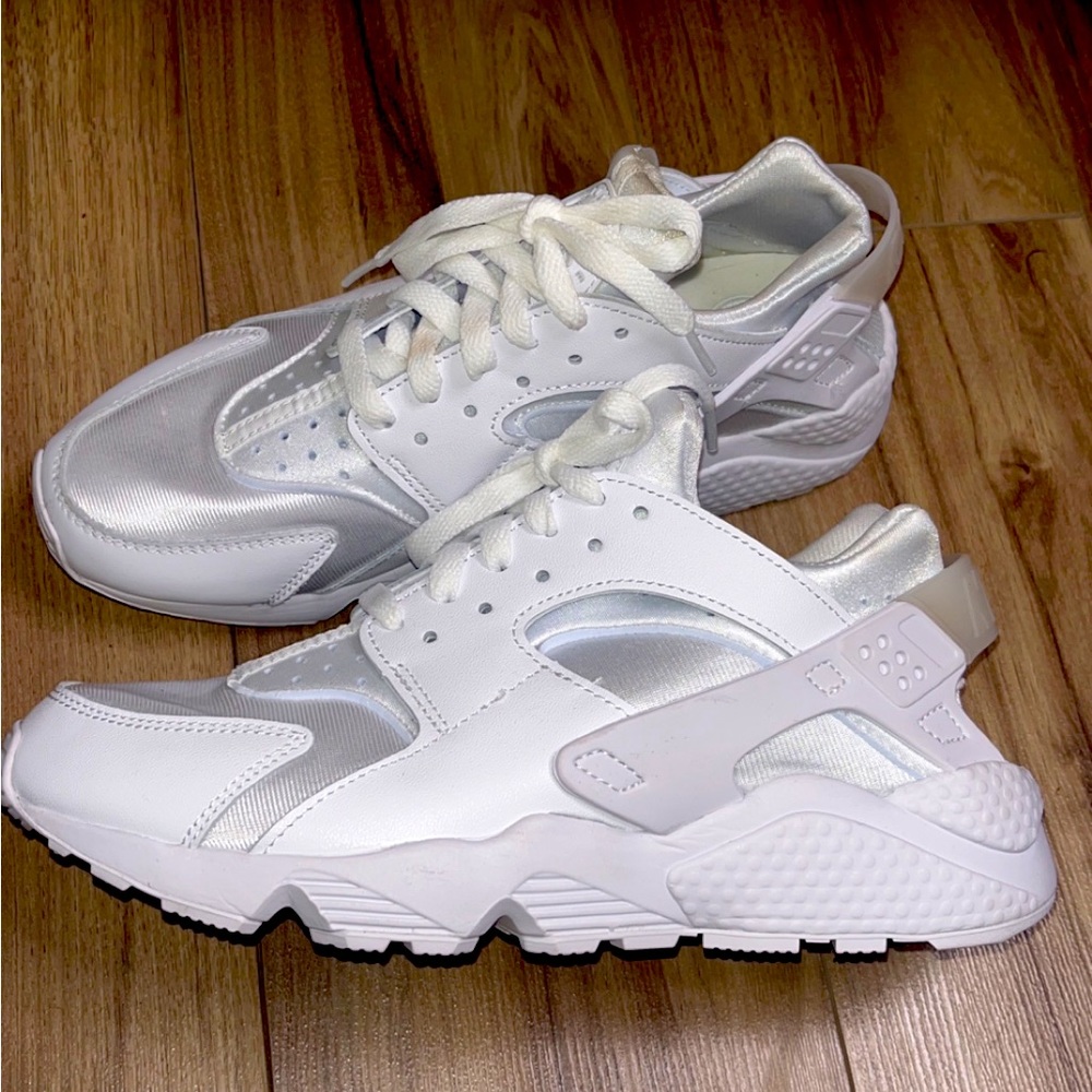 Women’s Nile Haurache shoes.